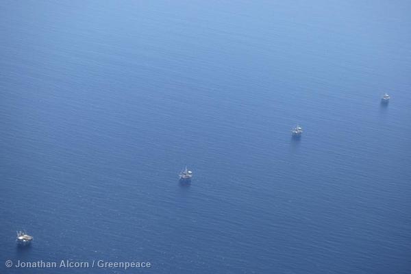 Offshore oil platforms in the Pacific Ocean near the oil spill on Wednesday, May 20, 2015. Photo credit: Jonathan Alcorn/Greenpeace.

